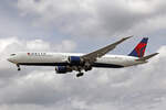Delta Airlines, N825MH, Boeing B767-432ER, msn:	29703/758, 06.Juli 2023, LHR London Heathrow, United Kingdom.