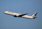 United Airlines, Boeing B 767-424(ER), N69059, BER, 28.01.2024