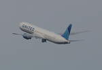United Airlines, Boeing B 767-424(ER), N67058, BEr, 21.09.2025