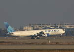 United Airlines, Boeing B 767-424(ER), N76064, BER, 07.11.2025