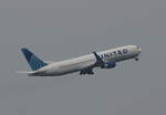 United Airlines, Boeing B 767-322(ER), N673UA, BER, 12.04.2026