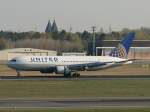 United Airlines B 767-224(ER) N67158 nach der Landung in Berlin-Tegel am 21.04.2012