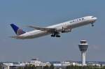 United Airlines, N67058, B767-424(ER) in MUC im Steigflug nach Newark (EWR) 01.07.2013