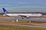 N69063 / United Airlines / B767-424(ER) rollt in MUC zum Start nach Washington (IAD) 07.01.2014