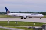 N69059 / United Airlines / B767-424(ER) rollt in MUC zum Start nach Houston (IAH) 23.05.2014