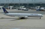 N77066 United Airlines Boeing 767-424(ER)  unterwegs zum Start am 10.05.2015 in München