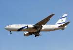 EL AL B 767-258 4X-EAB im Landeanflug auf den Flughafen Berlin-Schnefeld am 22.06.2008