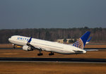 United Airlines, Boeing B 767-322(ER), N6712UA, TXL, 08.03.2016
