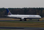 United Airlines, Boeing B 767-424(ER), N77066, TXL, 10.04.2016
