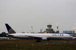 United Airlines, Boeing B 767-424(ER), N67058, TXL, 04.09.2016