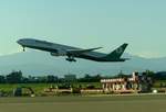 EVA AIR, Boeing 777-35E (ER), B-16726 ist gestartet in Taoyuan Taipei International Airport (TPE) am 12.9.2019