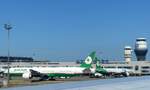 EVA Air, Boeing 777-35E (ER), B-16707 auf dem Weg zum Start in Taoyuan Taipei (TPE) am 12.9.2019