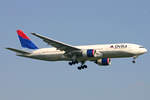 Delta Air Lines, N863DA, Boeing 777-232ER, msn: 29735/245, 18.Mai 2005, FRA Frankfurt, Germany.