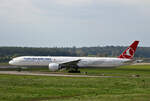 Turkish Airlines, Boeing B 777-3F2(ER), TC-JJY, BER, 08.10.2022