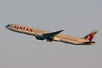 Qatar Airways, A7-BEK, Boeing B777-3DZER, msn:	64062/1507, 07.Juli 2023, LHR London Heathrow, United Kingdom.