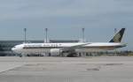 Singapore Airlines Boeing 777-312 ER 9V-SWG Flughafen Mnchne 12.07.2010