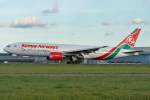 Kenya Airways , Boeing 777-2U8(ER) , 5Y-KQU , bei der Landung auf Rwy 36R , AMS 7.Sept. 2007