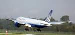 United Airlines Boeing 777-222 N772UA Kurz vor der Landung am Flughafen Mnchen am 11.09.2010