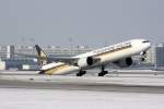 Singapore Airlines Boeing 777-312ER 9V-SWH Flughafen M´nchen 29.01.2011