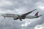 Qatar Airways, A7-BEU, Boeing B777-3DZER, msn: 65302/1552, 05.Juli 2023, LHR London Heathrow, United Kingdom.