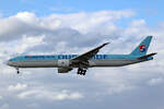 Korean Air, HL7203, Boeing B777-3B5ER, msn: 60378/1543,  Our Pride , 05.Juli 2023, LHR London Heathrow, United Kingdom.