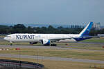 Kuwait Airways, 9K-AOM, Boeing B777-369ER, msn: 62570/1514,  دسمان / Dasman  /  08.Juli 2023, LHR London Heathrow, United Kingdom.