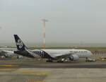 Air New Zealand, Boeing 777-319 ER, ZK-OKP, Auckland Int.