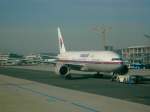 Eine Boeing 777 der Malaysia Airlines in Fra am 8.10.06