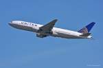 United Airlines, N77012, B777-224(ER) in MUC im Steigflug nach New York-Newark (EWR) 19.05.2012