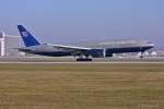 United Airlines, N773UA, B777-222 bei der Landung in MUC aus Washington (IAD) 02.04.2005