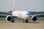 Boeing 777-300ER der Emirates Airlines, Frontaufnahme,  in Dsseldorf 08.09.2005