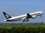 Boeing 777-200 der Singapore Airlines in Amsterdam am 20.9.2008 beim Start