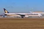 9V-SWB / Singapore Airlines / B777-312(ER) beim Start in MUC nach Singapur (SIN) 30.12.2013