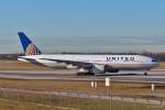 N223UA / United Airlines / B777-222(ER) rollt in MUC zum Start nach Chicago (ORD) 07.01.2014