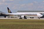 9V-SWM / Singapore Airlines / B777-312(ER) beim Start in MUC nach Singapur (SIN) 01.07.2014