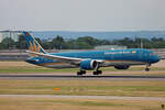 Vietnam Airlines, VN-A864, Boeing B787-9, msn: 35154/353, 08.Juli 2023, LHR London Heathrow, United Kingdom.