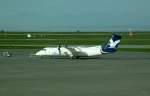 Eine De Havilland Canada DHC-8-311A (C-FIDL) der Hawkair steht auf dem Vorfeld des Airport Vancouver. Aufgenommen am 21.04.2012