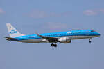 KLM Cityhopper, PH-EZS, Embraer ERJ-190STD, msn: 19000380, 19.Mai 2023, AMS Amsterdam, Netherlands.