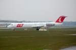 14.04.08 Die erste F100 von OLT fliegt den Werksshuttle von Airbus von Finkenwerder nach Touluse.