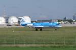 Eine Fokker der KLM CityHopper mit der Kennung PH-KZM aufgenommen am 30.05.09 am Stuttgarter Flughafen.