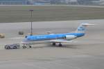 KLM-cityhopper-Fokker 70 beim Push-back auf dem Flughafen Stuttgart