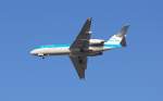 Eine KLM-cityhopper Fokker F-70 PH-KZI beim Landeanflug zum Flughafen Berlin-Tegel, 20.11.09