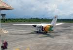 Auf dem Fluhafen von Samana war am 30.09.2004 wenig Betrieb, nur die Let L-410UV (HI-680CT) der einheimischen Air Santo Domingo wartet auf den Rückflug in die Hauptstadt. 