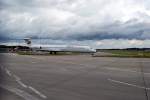 Eine McDonnell Douglas MD 82 der Bulgarian Air Charter rollt nach der Landung am 12.07.08 in Hamburg zum Gate.
