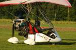 Ein Ultraleicht-Trike beim  Taxiing  auf dem Flugplatz Karlsruhe-Forchheim am 11.09.10