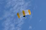 Fallschirmspringer am Flugplatz Leutkirch/Allgu - 15.07.2011