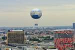 Fesselballon (D-OCUL) mit Aussichtsplattform über Berlin. - 26.08.2015