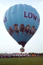 Heißluftballon D-OLEU, 'LÖWENBRÄU' beim Start in Meckenheim/NRW. Scan einer Aufnahme aus dem Jahr 1995.