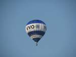 Der Heiluftballon vom Verkehrsverbund Oberelbe am frhen Abend ber Dresdner Luftraum.05.06.07.