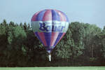 Privat, Heißluftballon 'D-Sonthofen' nahe Endlhausen im Landkreis Bad Tölz-Wolfratshausen. Scan einer Aufnhme aus dem Jahr 1988.